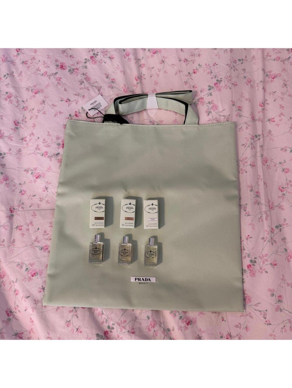Prada Gift Set: Infusion D’ Iris, De Vanille & De Santal Chai + Tote Bag